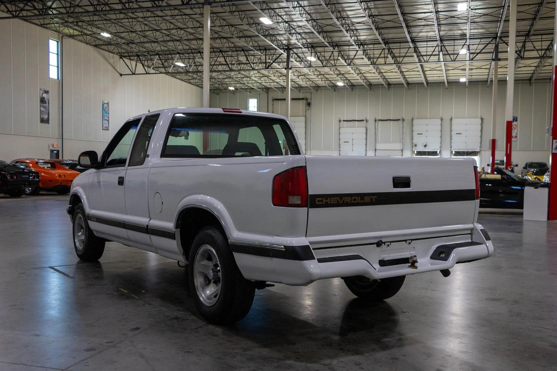 1995 Chevrolet S-10 LS - 4