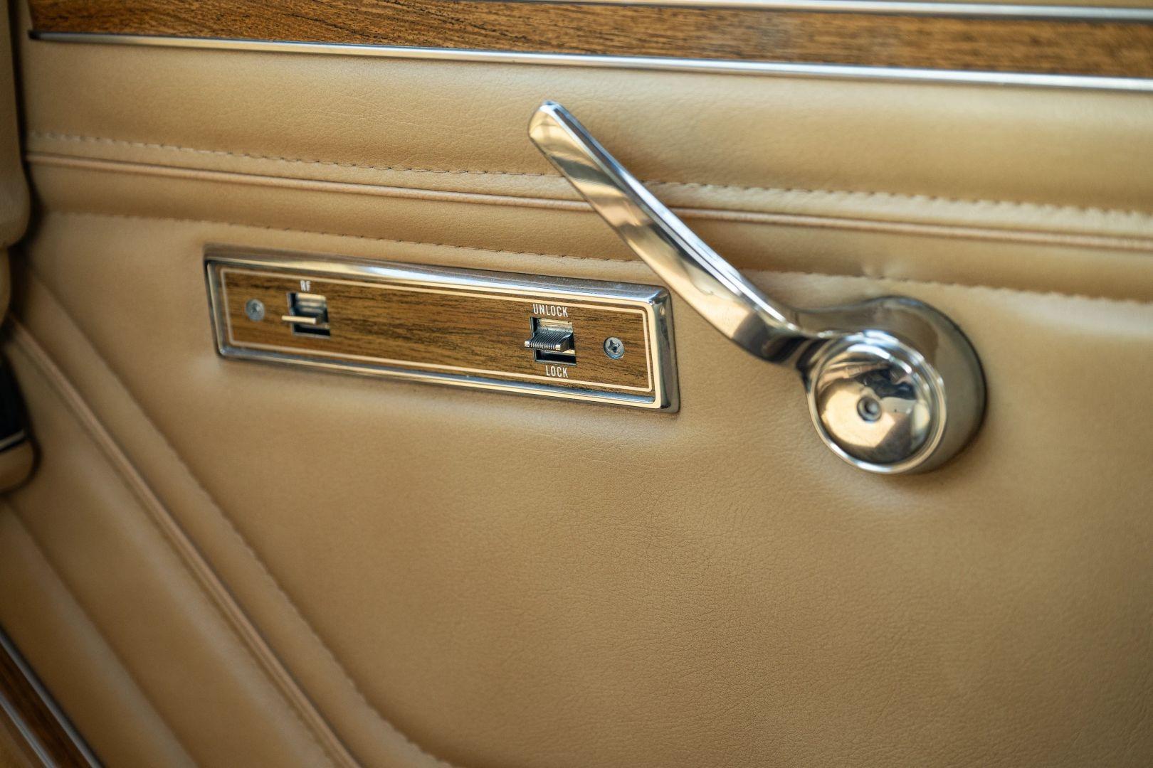 1988 Jeep Grand Wagoneer