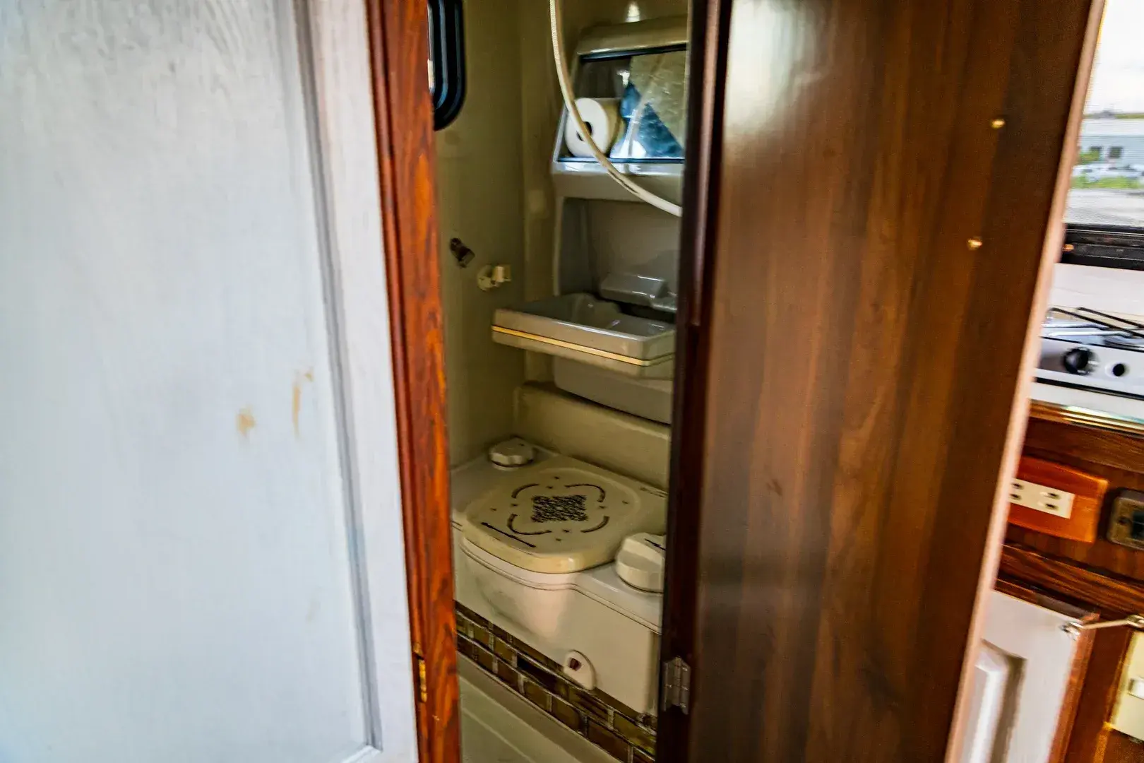 1997 Isuzu Elf Camper