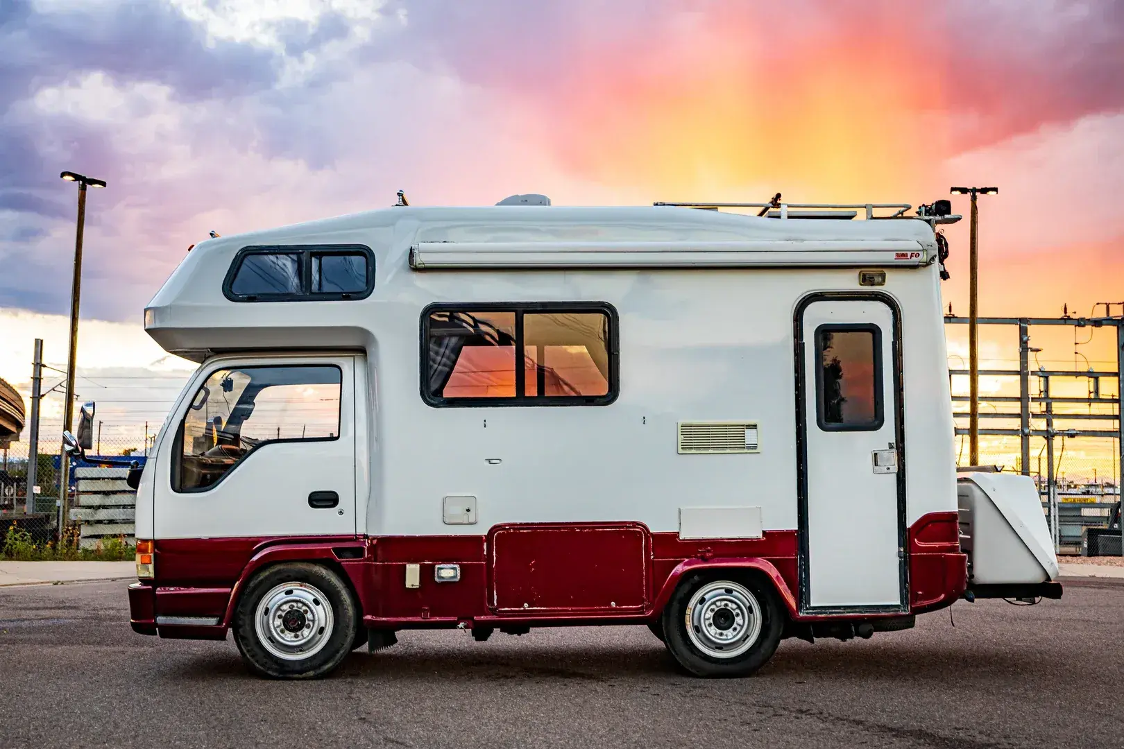 1997 Isuzu Elf Camper - 2