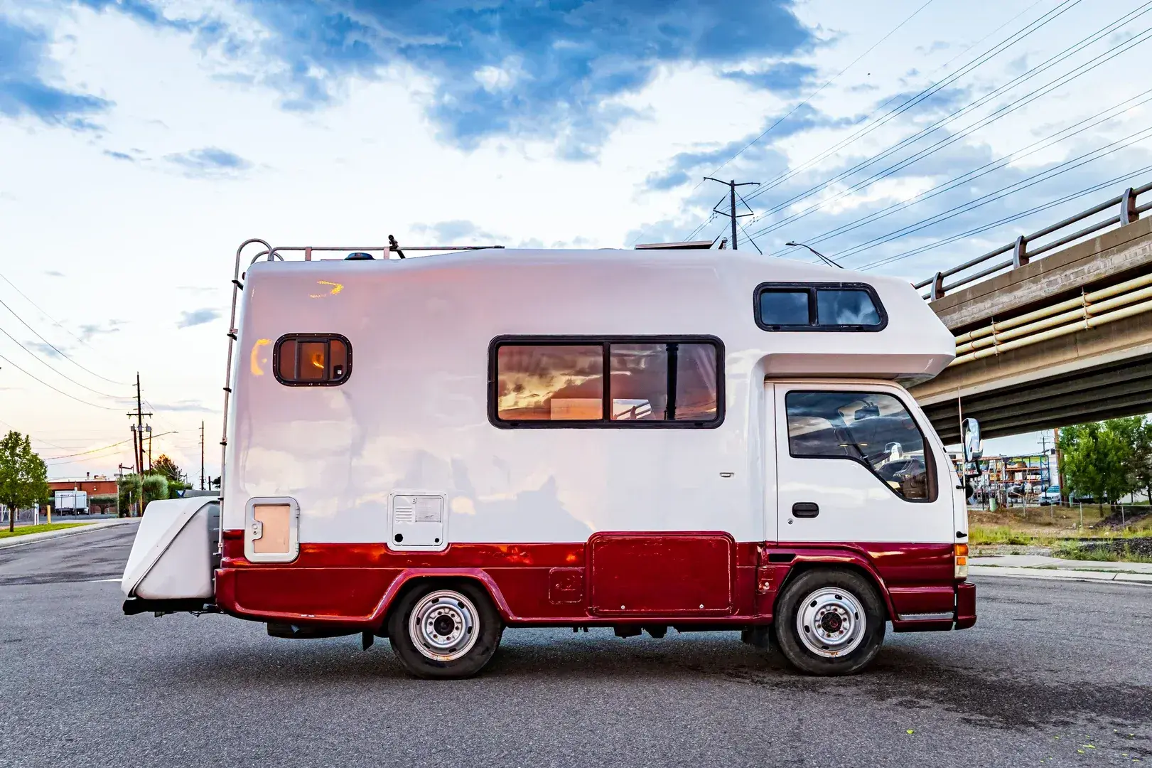 1997 Isuzu Elf Camper