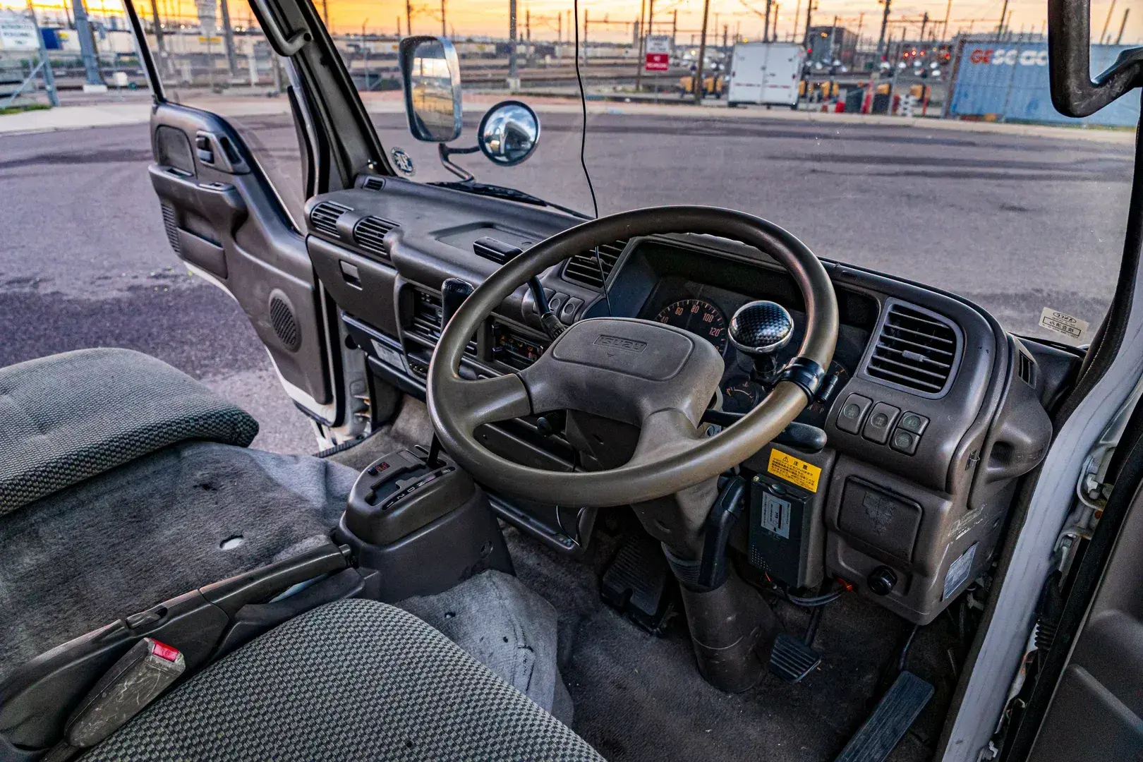 1997 Isuzu Elf Camper - 4