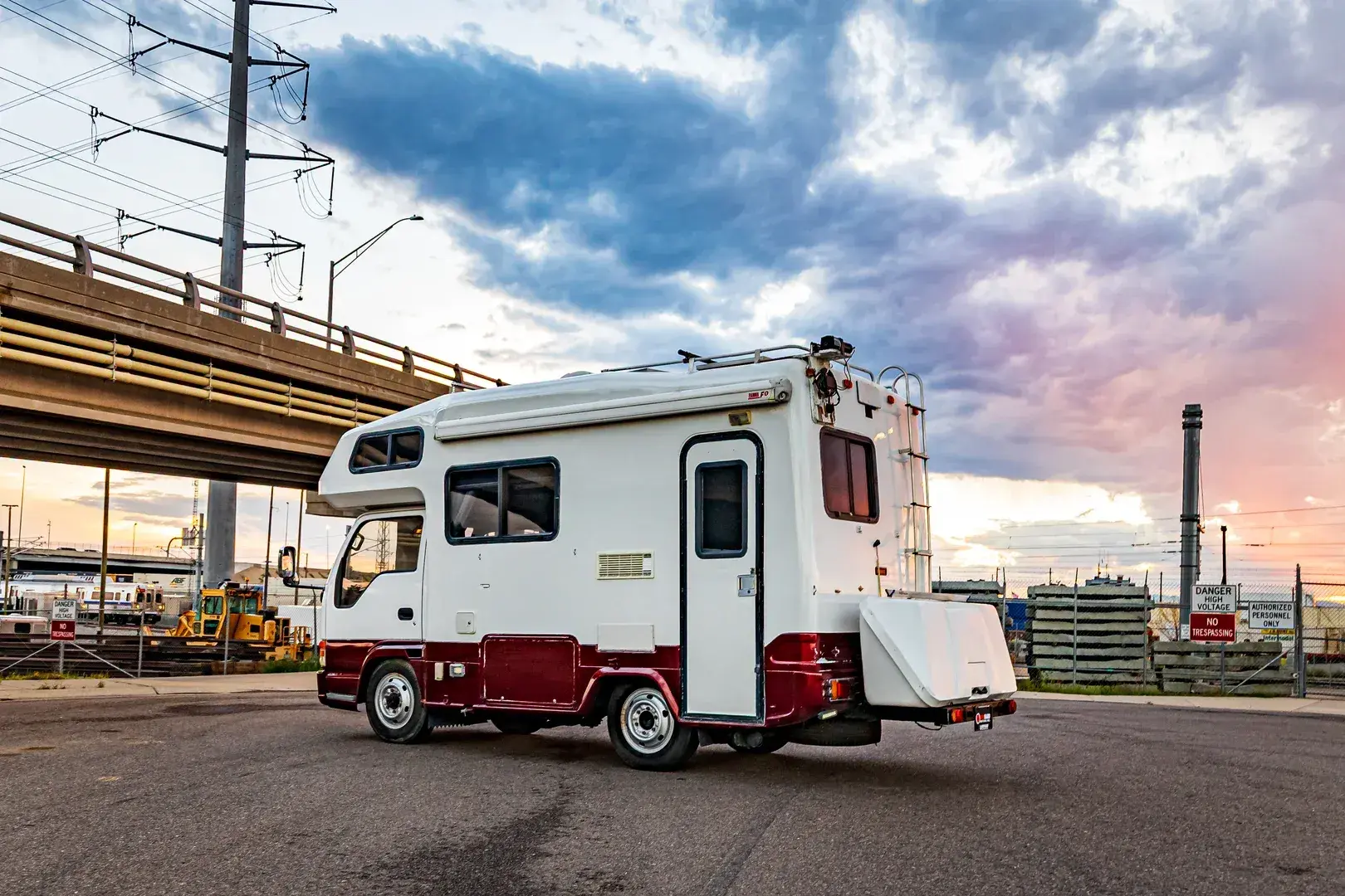 1997 Isuzu Elf Camper