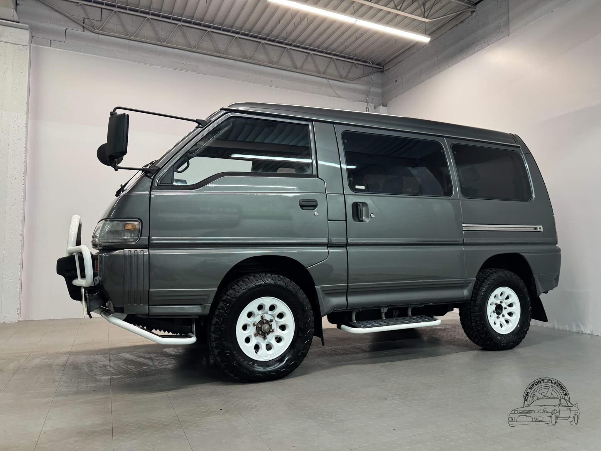 1996 Mitsubishi Delica Starwagon Active World