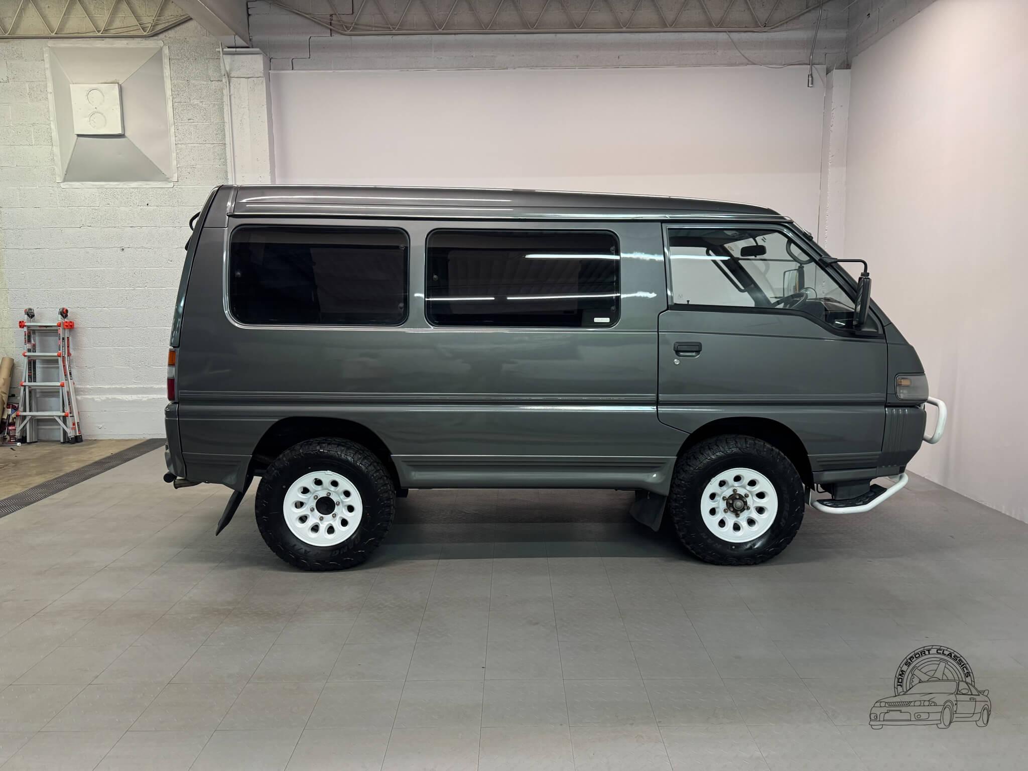 1996 Mitsubishi Delica Starwagon Active World