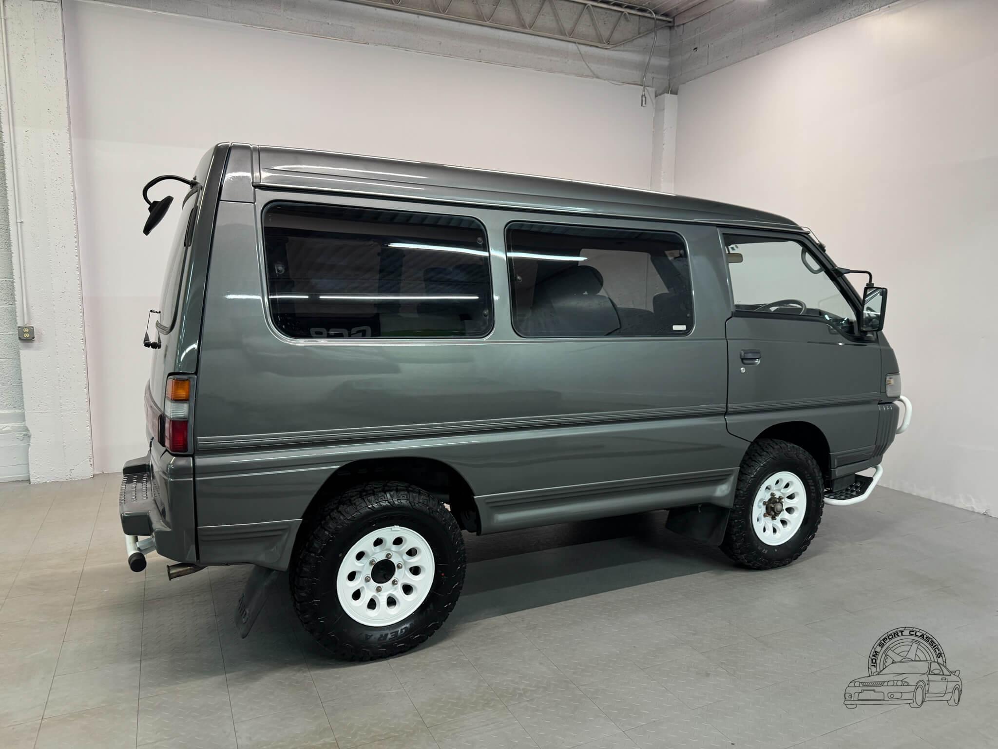 1996 Mitsubishi Delica Starwagon Active World