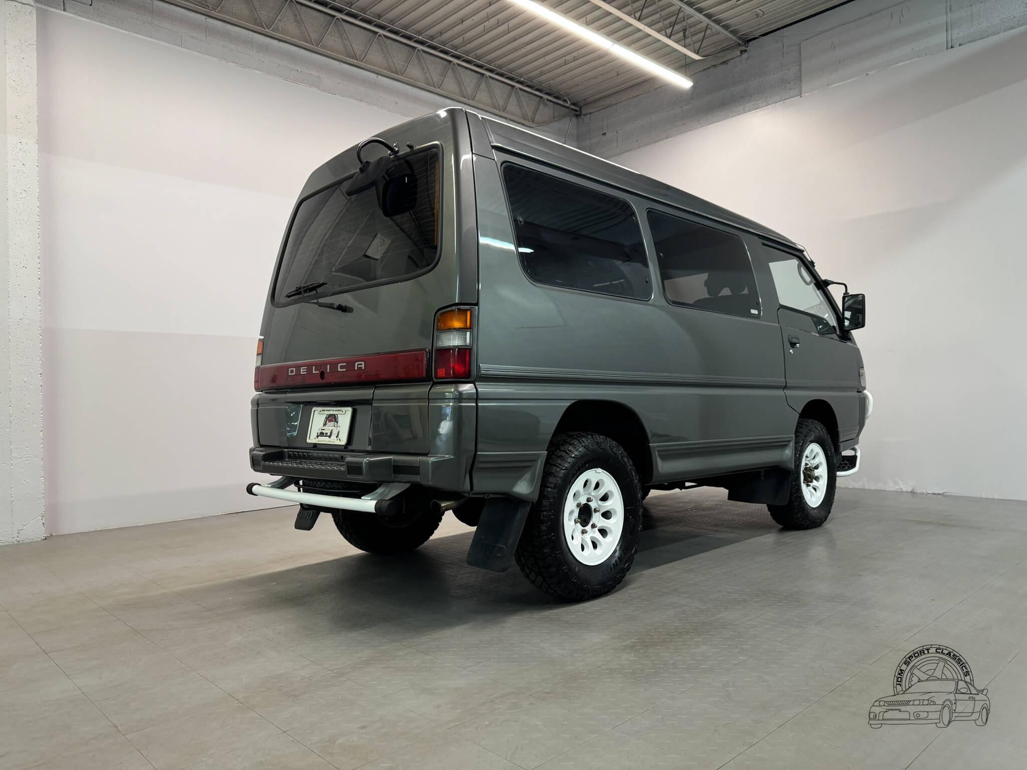 1996 Mitsubishi Delica Starwagon Active World