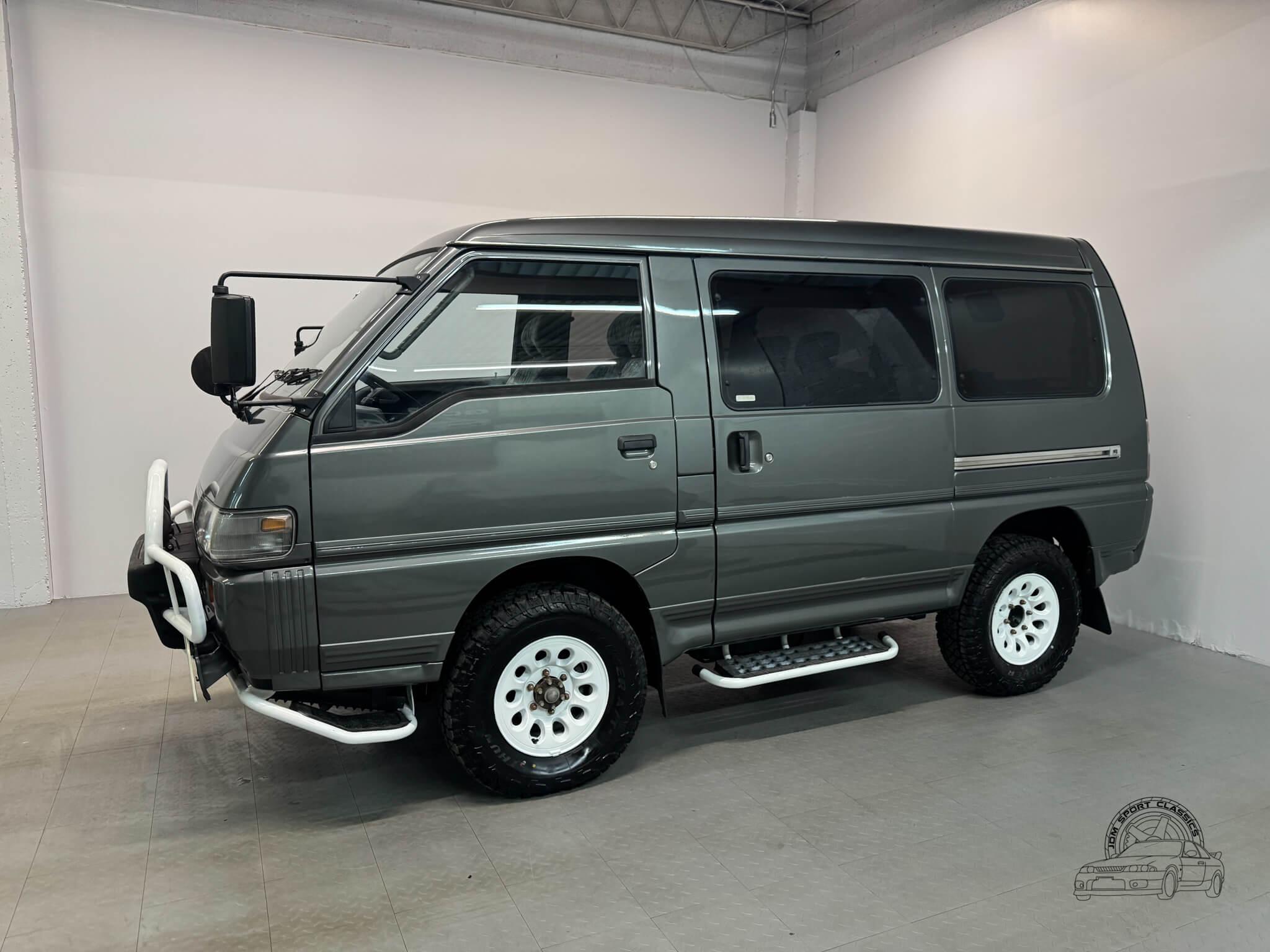 1996 Mitsubishi Delica Starwagon Active World
