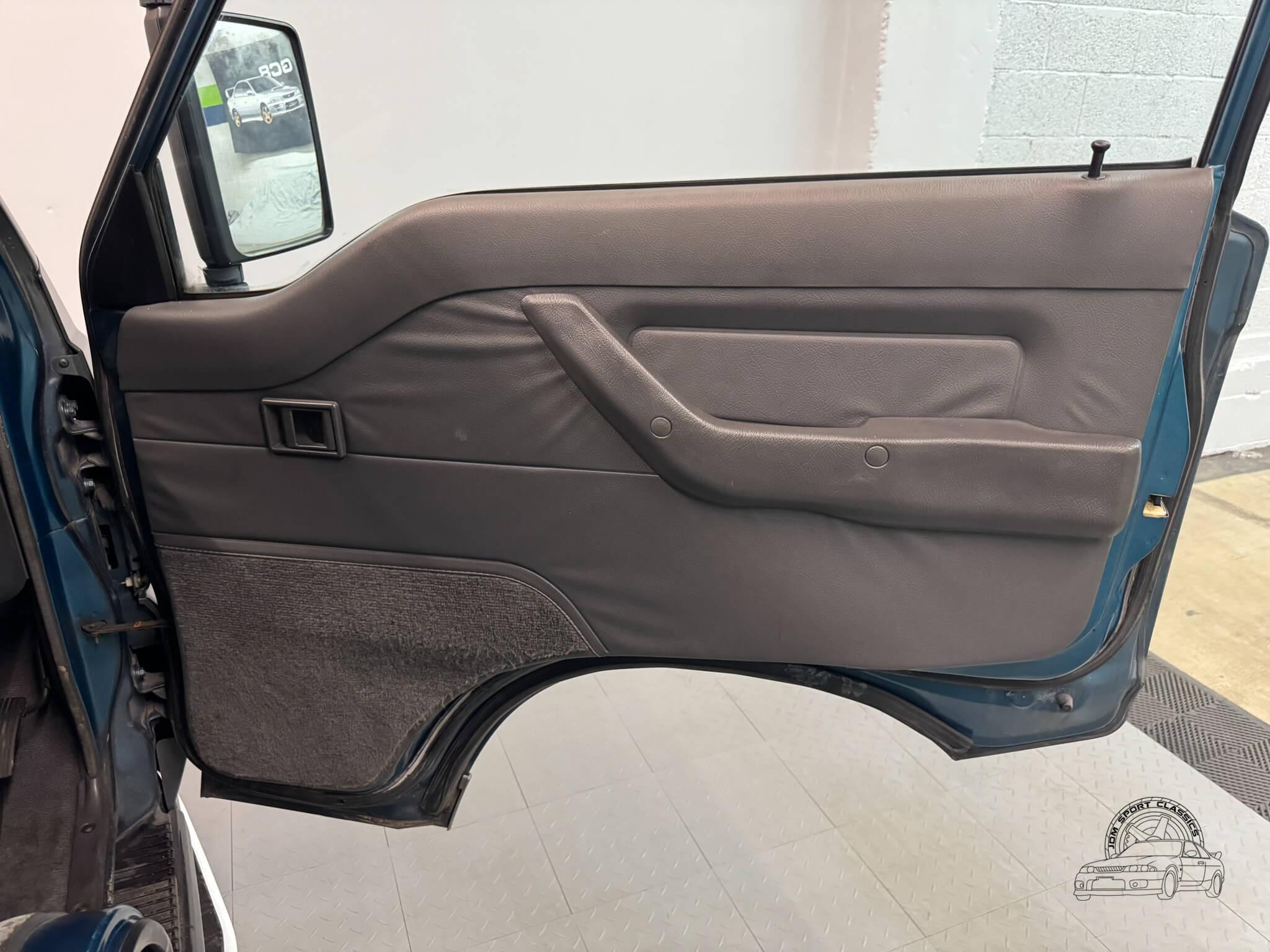 1996 Mitsubishi Delica Starwagon Active World