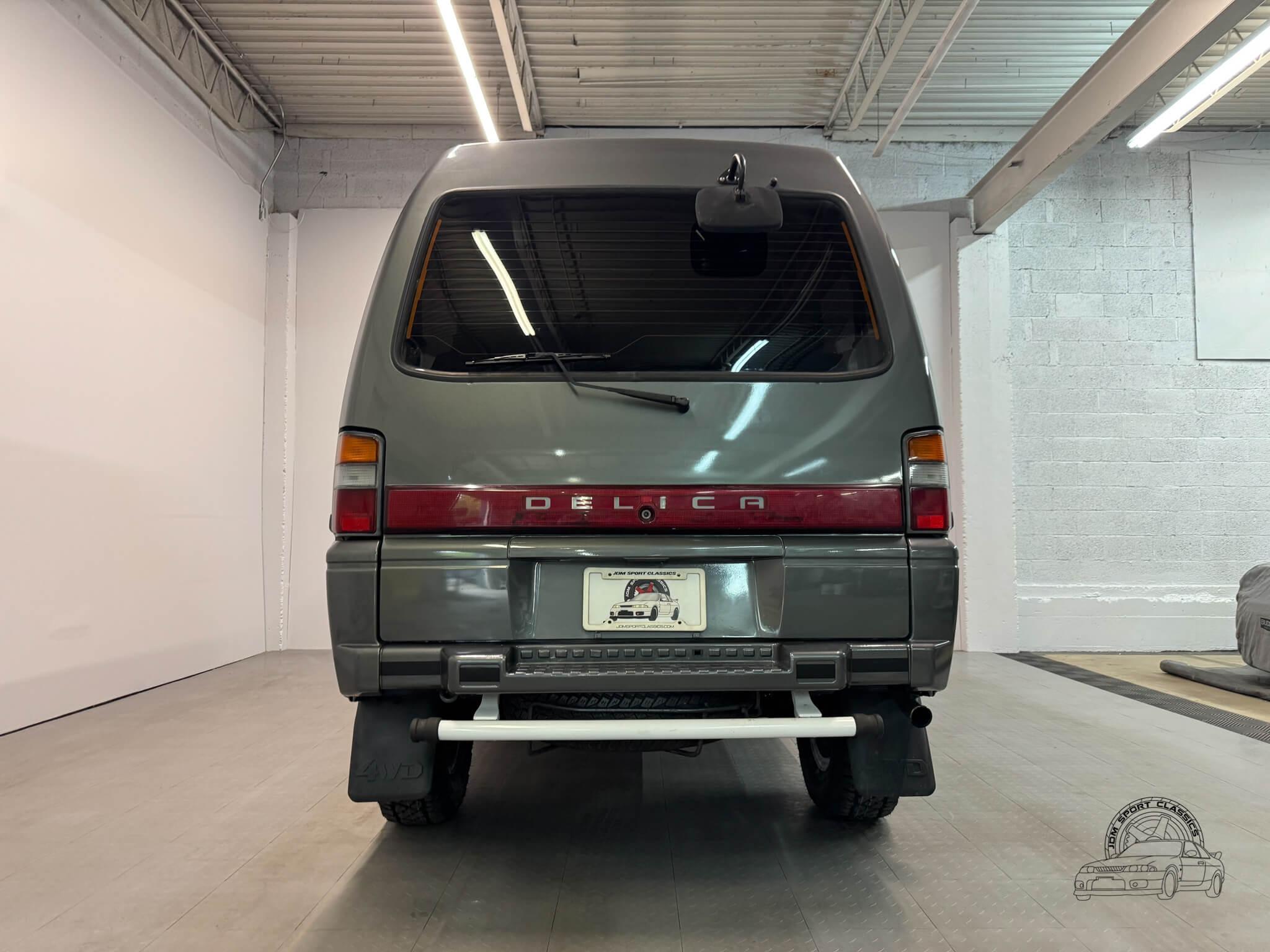 1996 Mitsubishi Delica Starwagon Active World