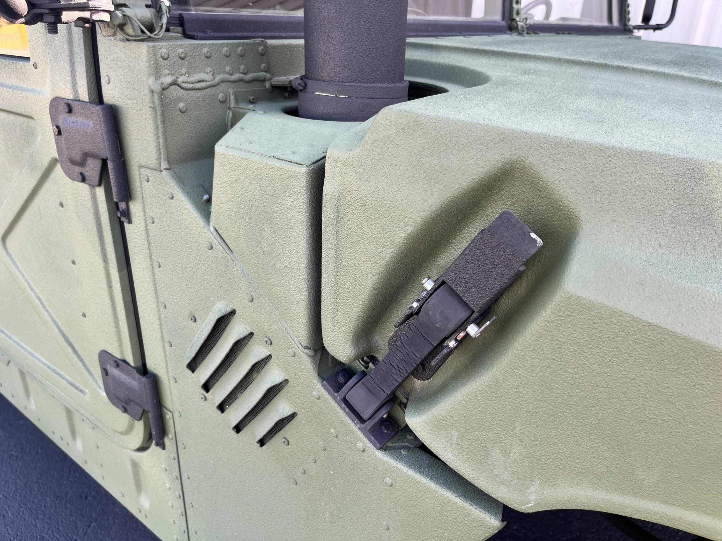 1998 AM General HMMWV M1123