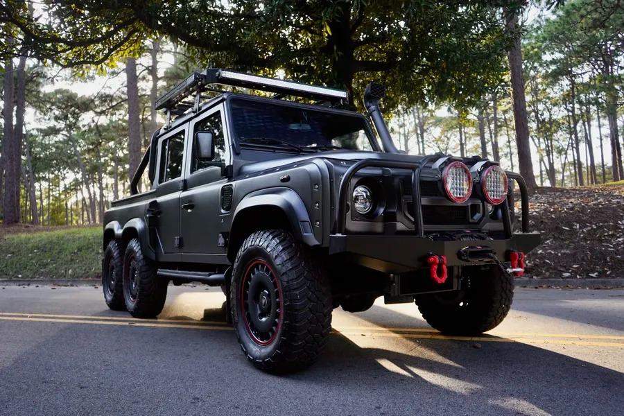 1993 Land Rover Defender “Flying Huntsman” 6x6