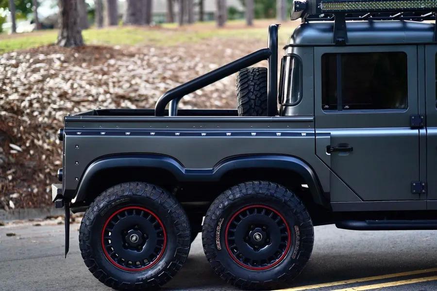 1993 Land Rover Defender “Flying Huntsman” 6x6