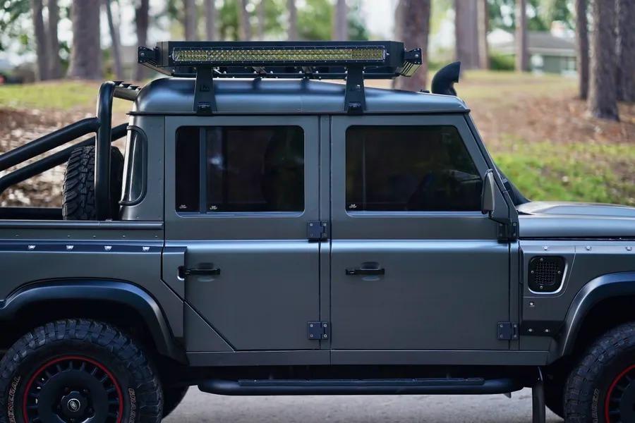 1993 Land Rover Defender “Flying Huntsman” 6x6