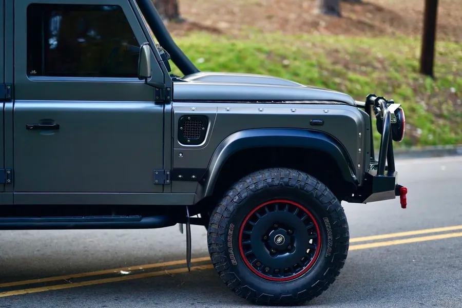 1993 Land Rover Defender “Flying Huntsman” 6x6