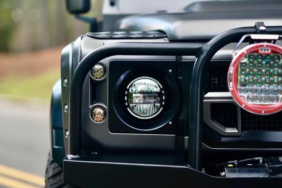 1993 Land Rover Defender “Flying Huntsman” 6x6
