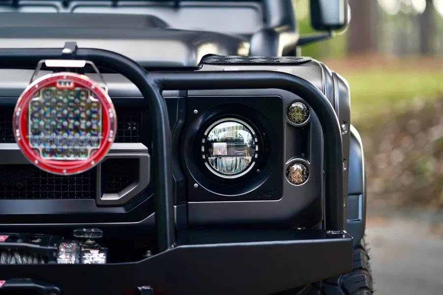 1993 Land Rover Defender “Flying Huntsman” 6x6