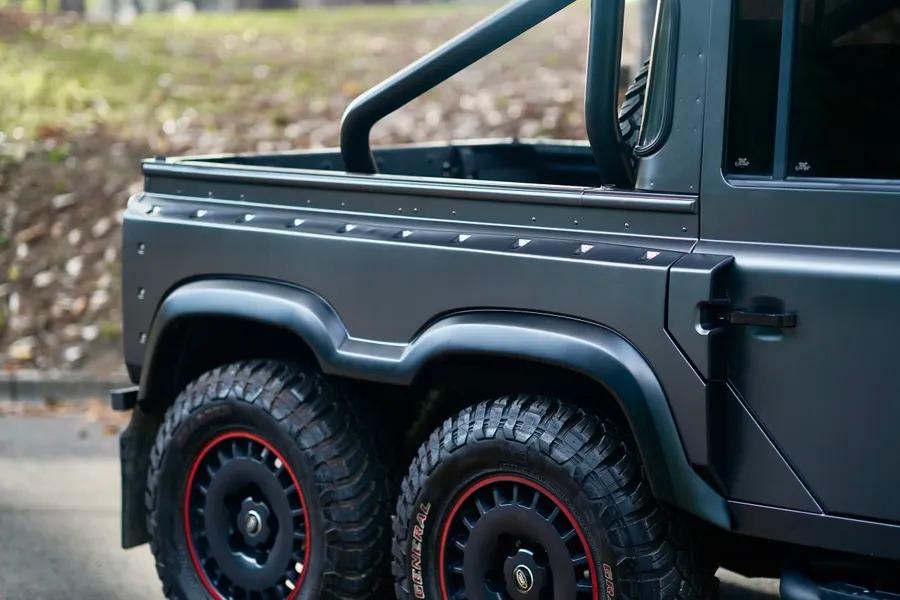 1993 Land Rover Defender “Flying Huntsman” 6x6