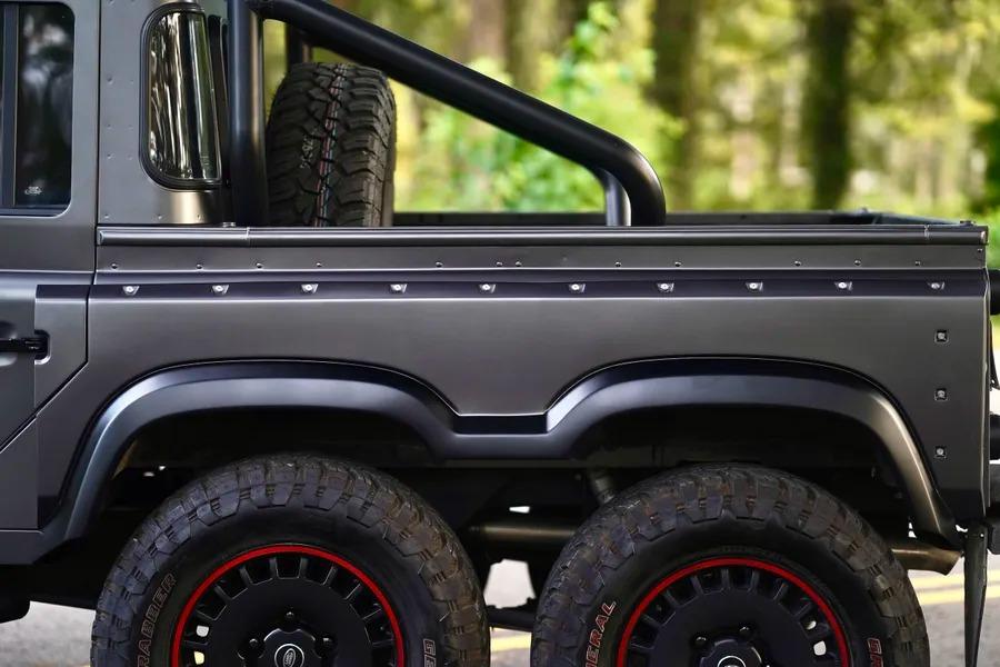 1993 Land Rover Defender “Flying Huntsman” 6x6