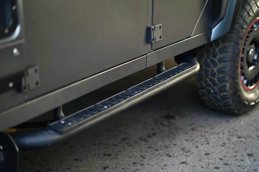 1993 Land Rover Defender “Flying Huntsman” 6x6