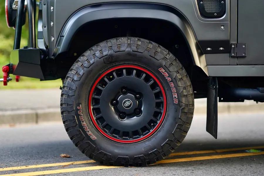 1993 Land Rover Defender “Flying Huntsman” 6x6