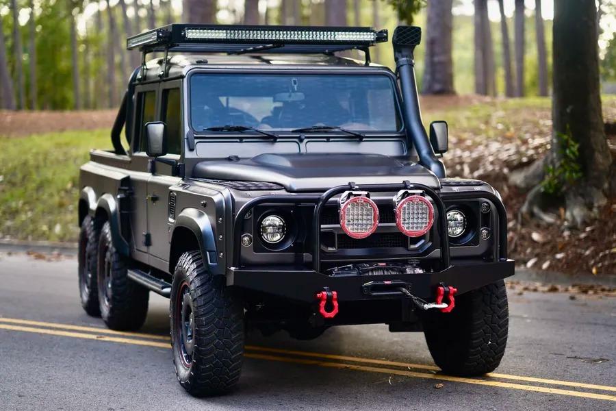 1993 Land Rover Defender “Flying Huntsman” 6x6 - 5
