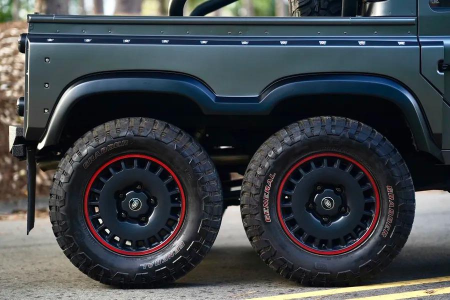 1993 Land Rover Defender “Flying Huntsman” 6x6