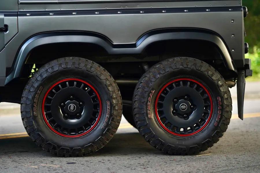 1993 Land Rover Defender “Flying Huntsman” 6x6