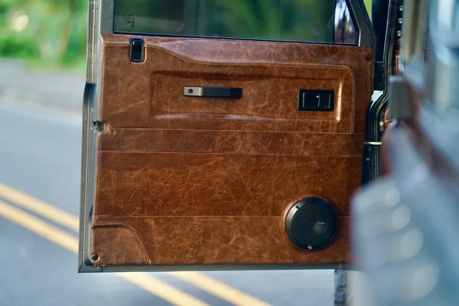 1993 Land Rover Defender “Flying Huntsman” 6x6