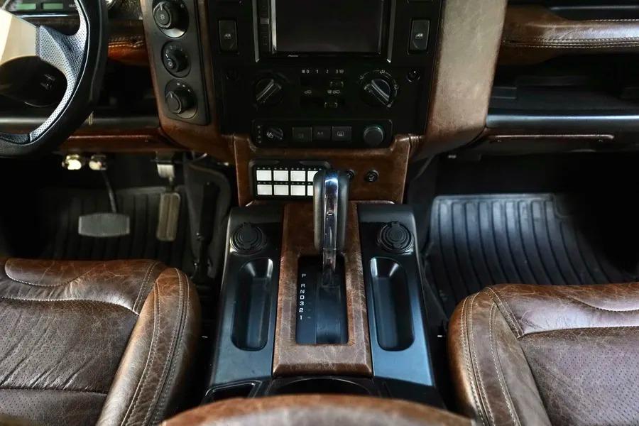 1993 Land Rover Defender “Flying Huntsman” 6x6