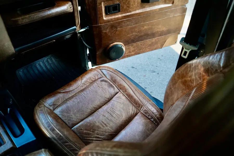 1993 Land Rover Defender “Flying Huntsman” 6x6