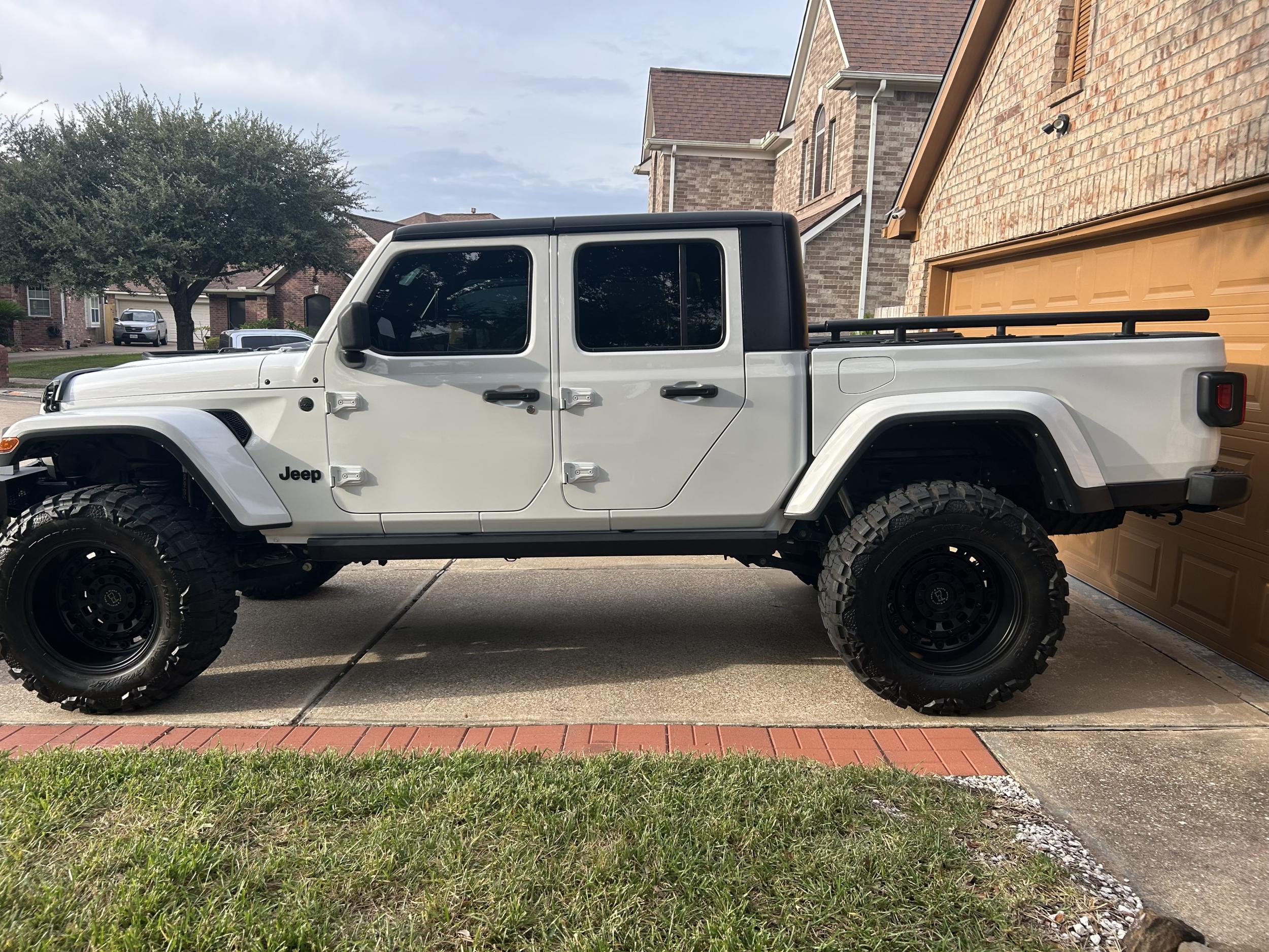 2023 Jeep Gladiator Willys - 4