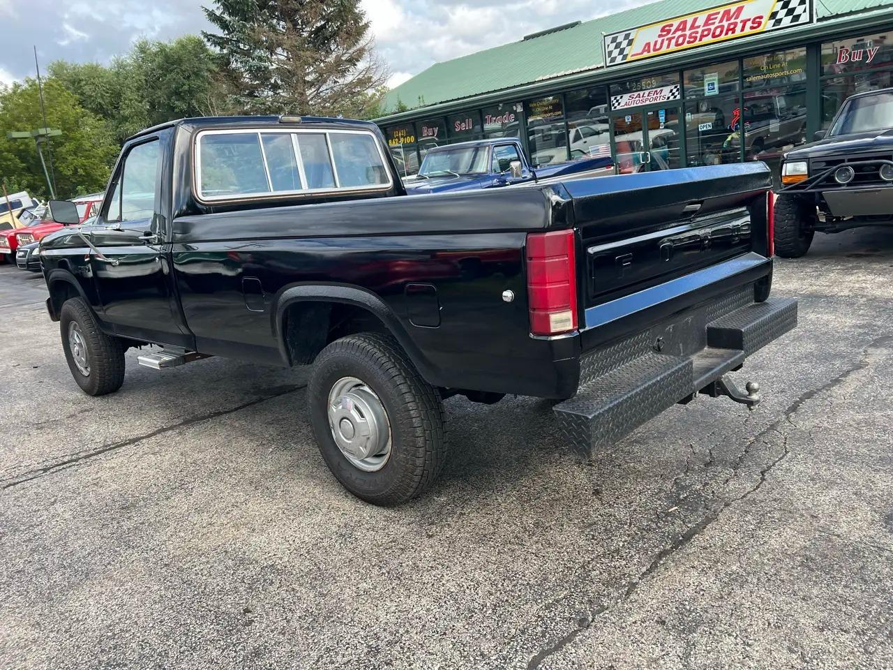 1986 Ford F-250 XL Styleside - 2