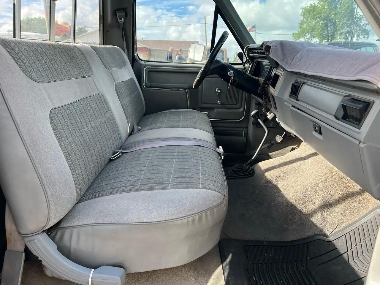 1986 Ford F-250 XL Styleside - 5
