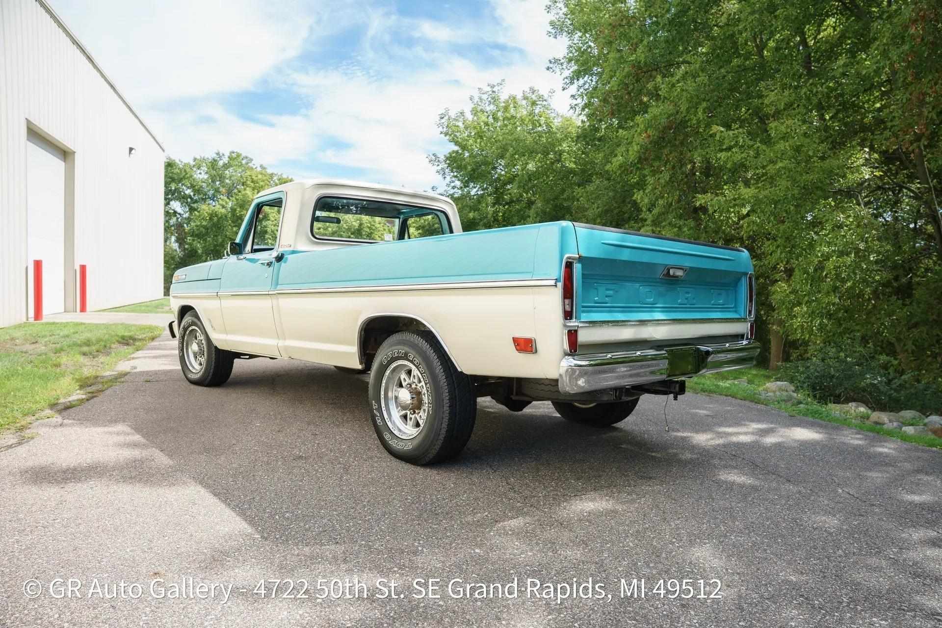 1968 Ford F-250 Custom Cab - 3