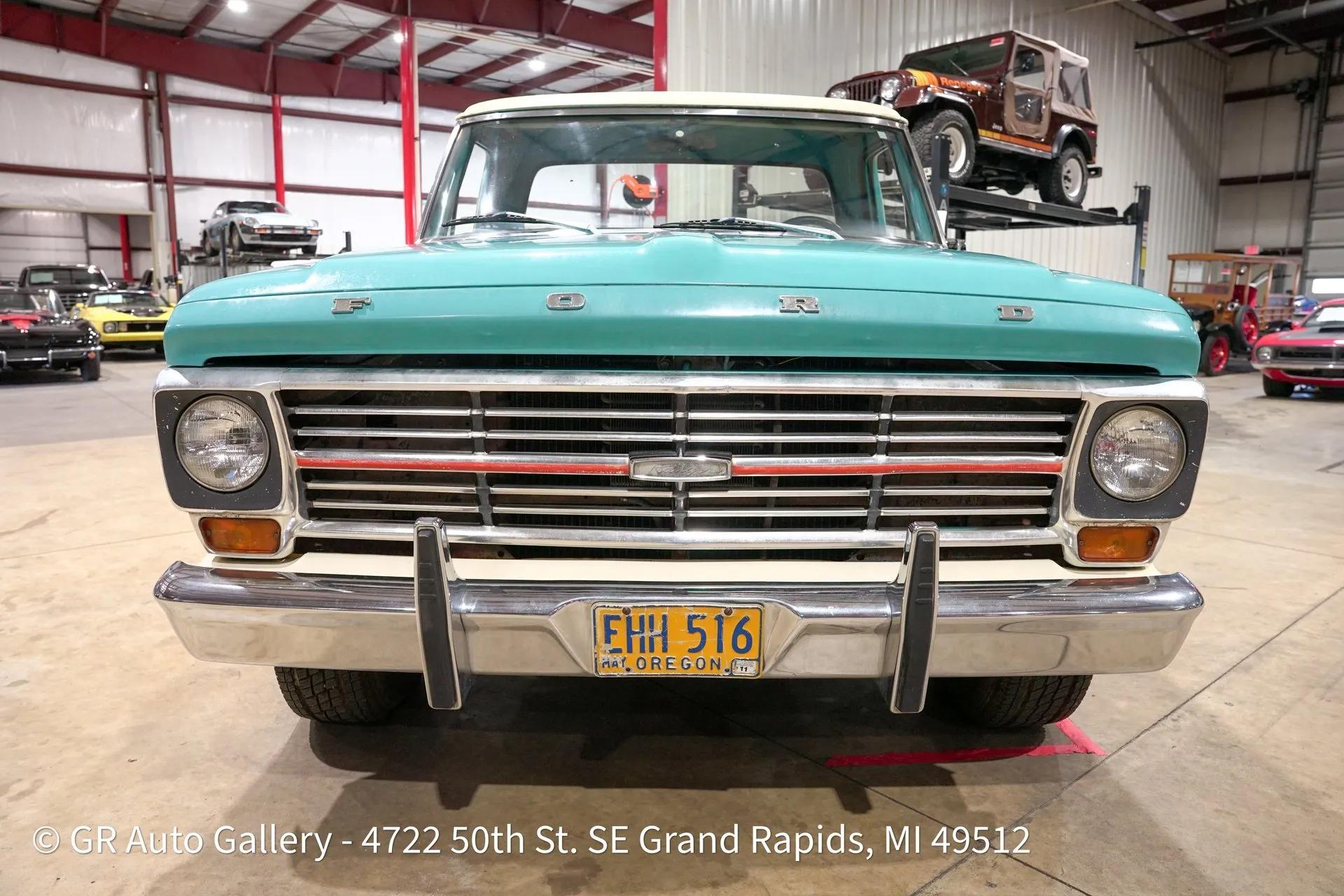 1968 Ford F-250 Custom Cab - 4