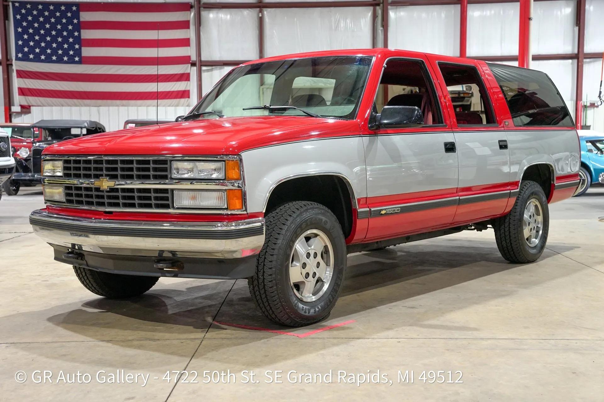 1993 Chevrolet Suburban Silverado - 2