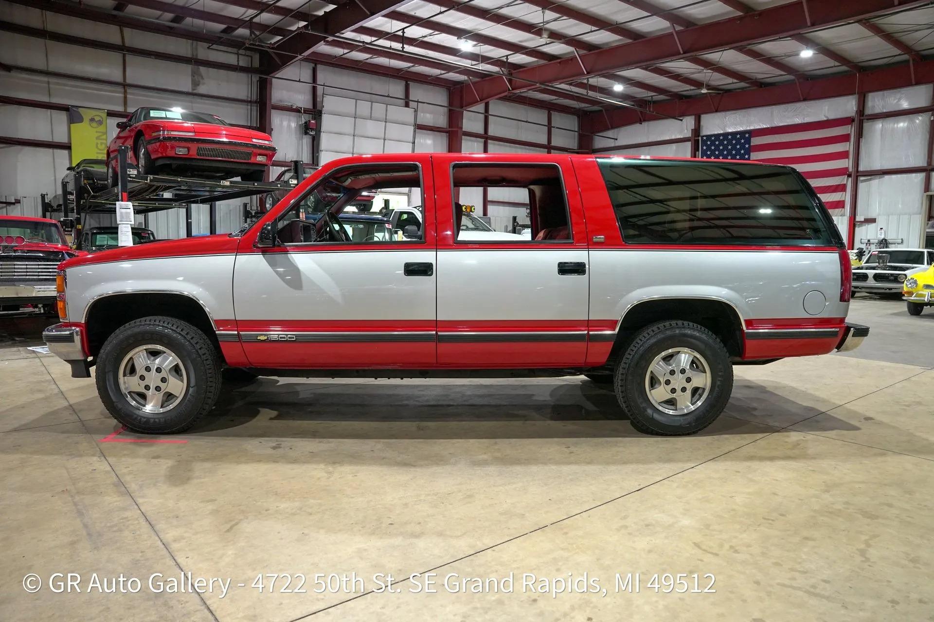 1993 Chevrolet Suburban Silverado - 4
