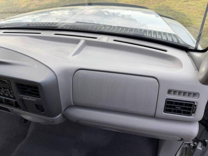 7.3L Power Stroke-Powered 2000 Ford Excursion XLT