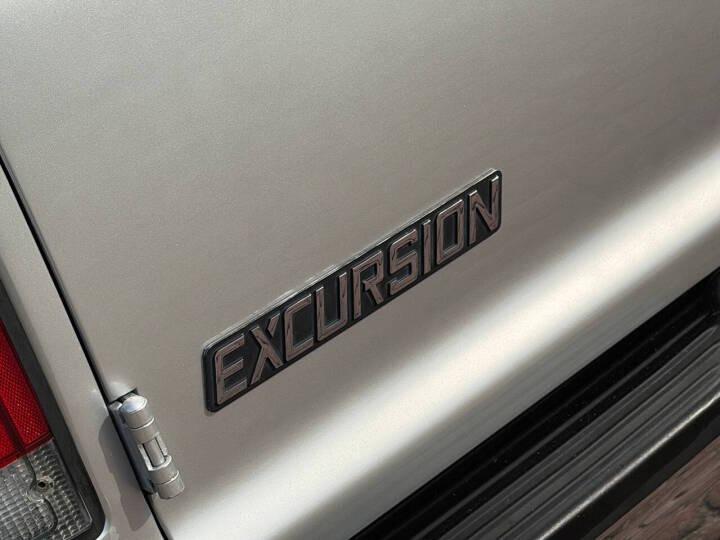 7.3L Power Stroke-Powered 2000 Ford Excursion XLT