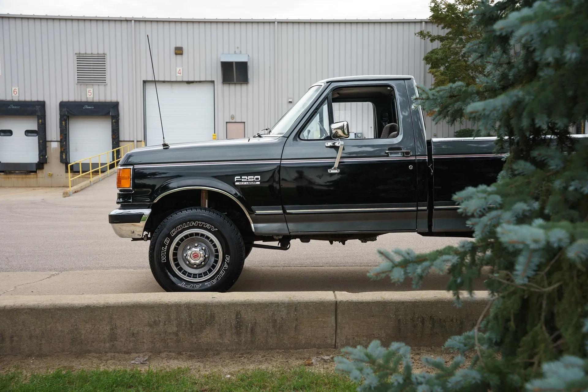 1990 Ford F-250 XLT Lariat - 3