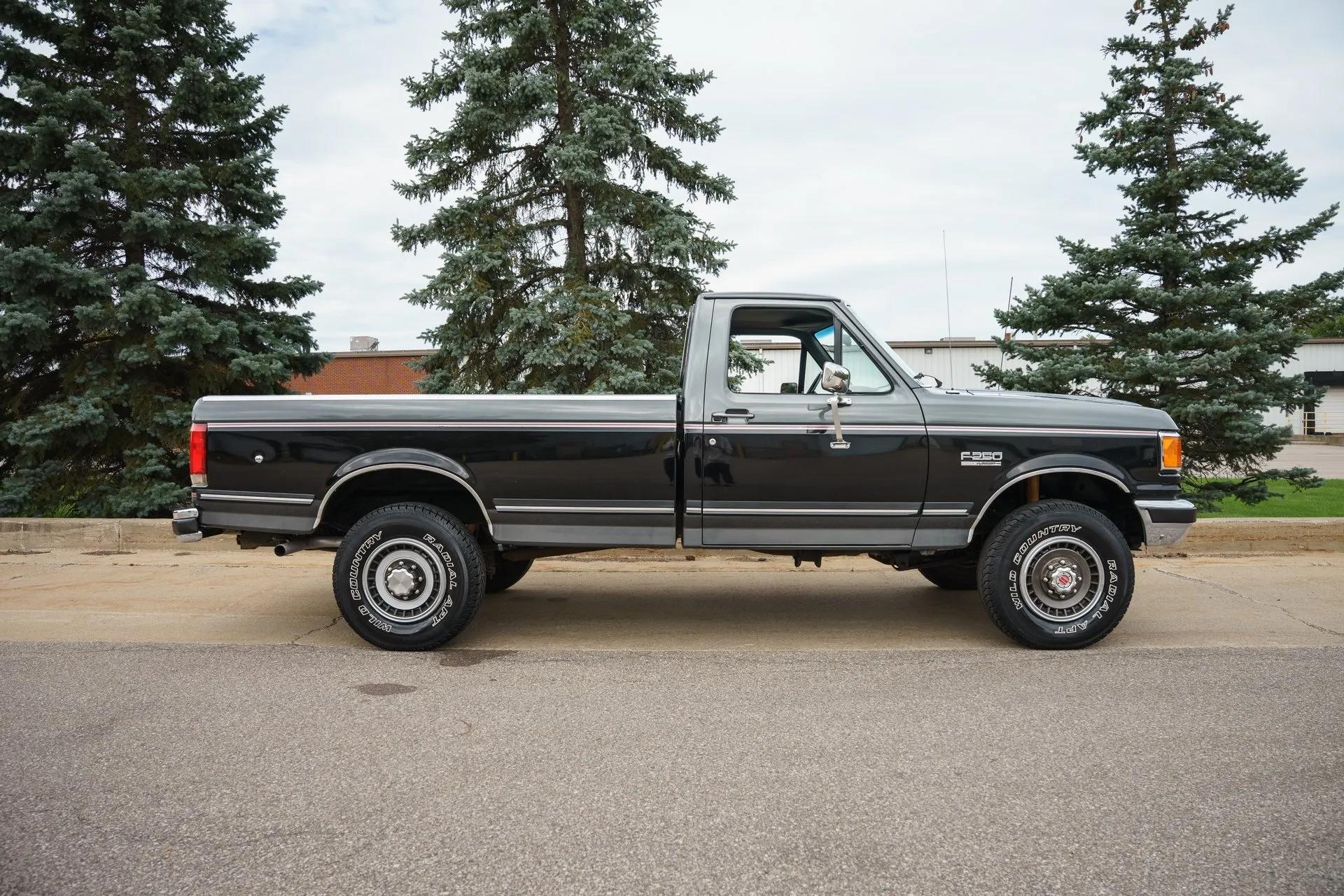1990 Ford F-250 XLT Lariat - 4