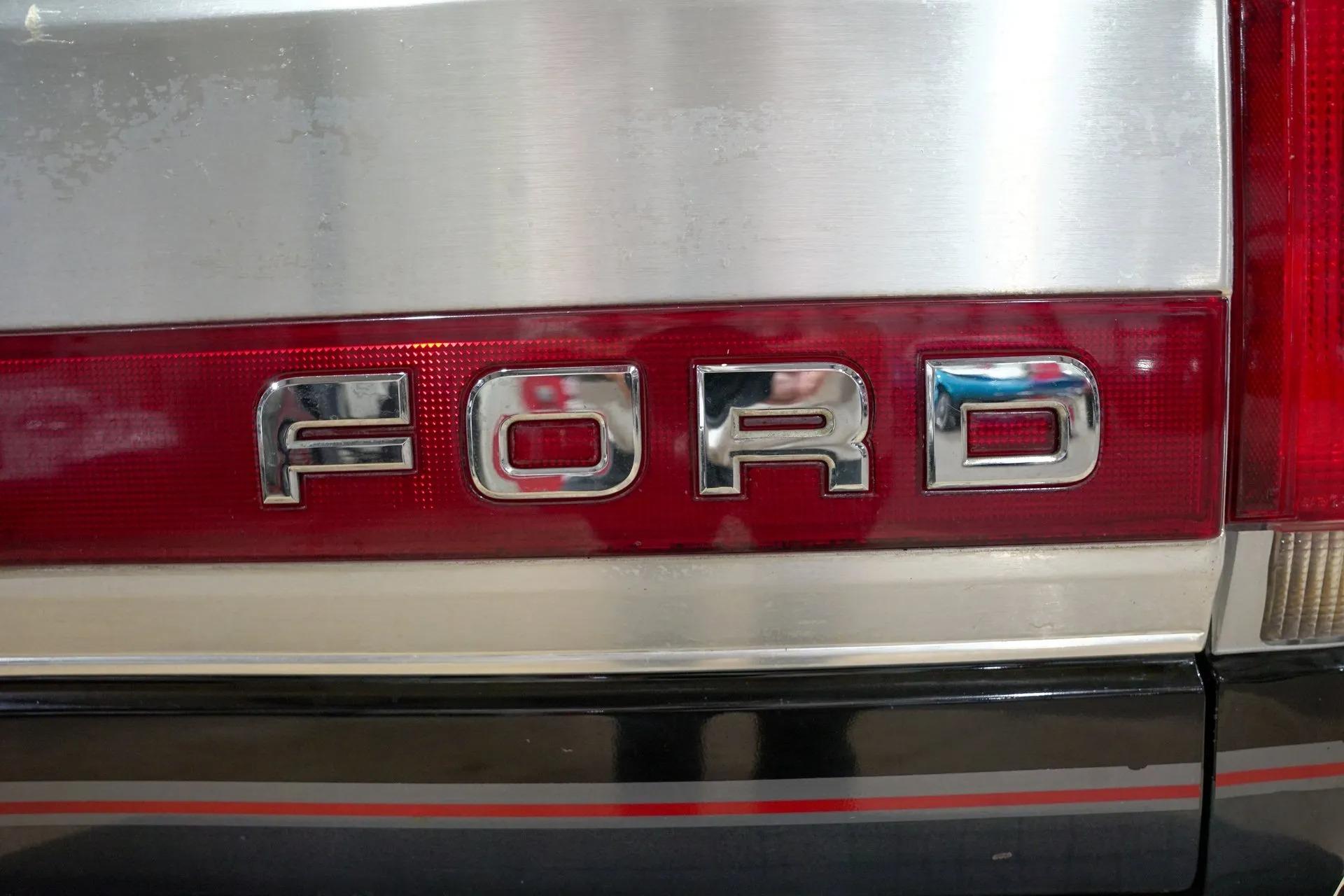 1990 Ford F-250 XLT Lariat