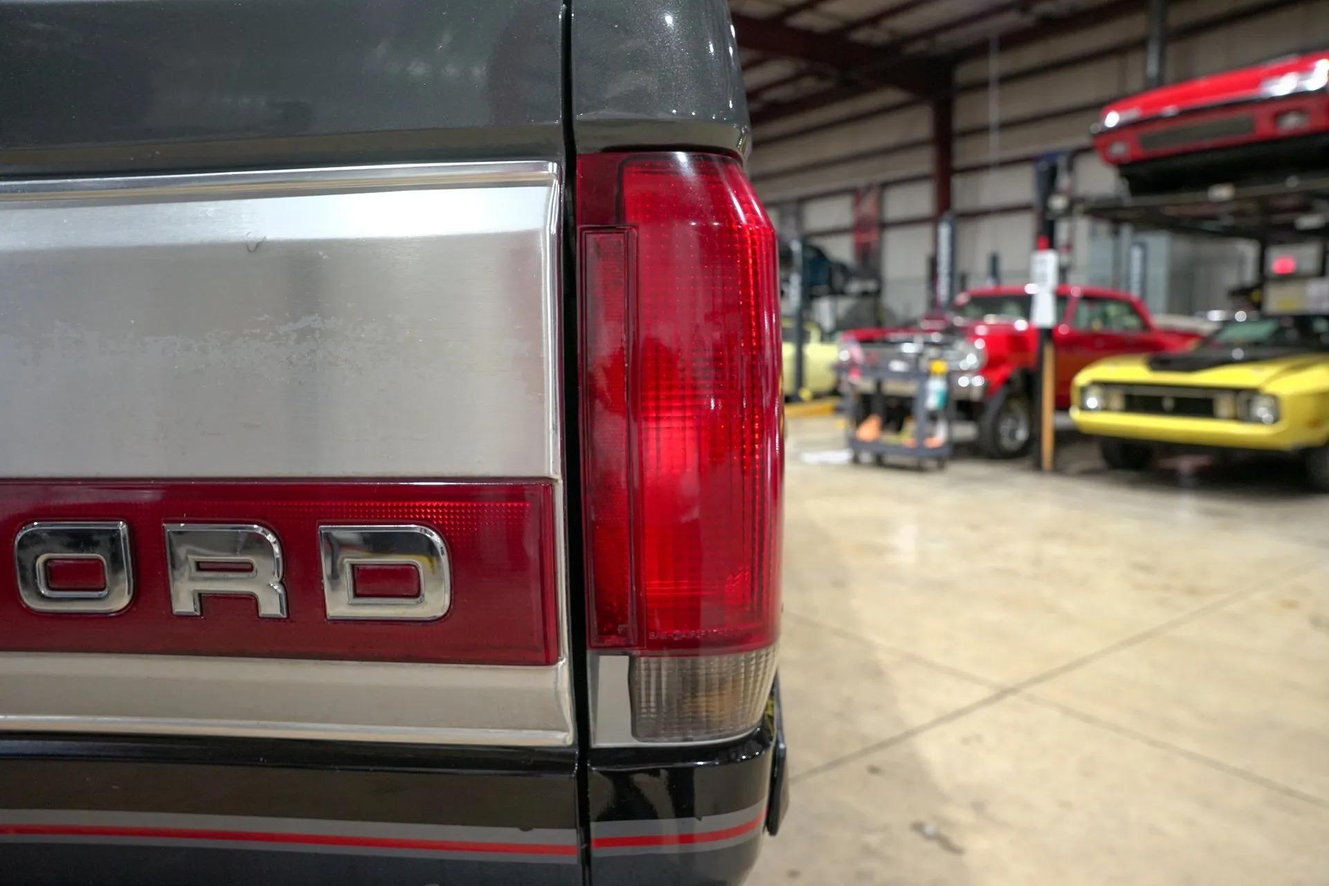 1990 Ford F-250 XLT Lariat