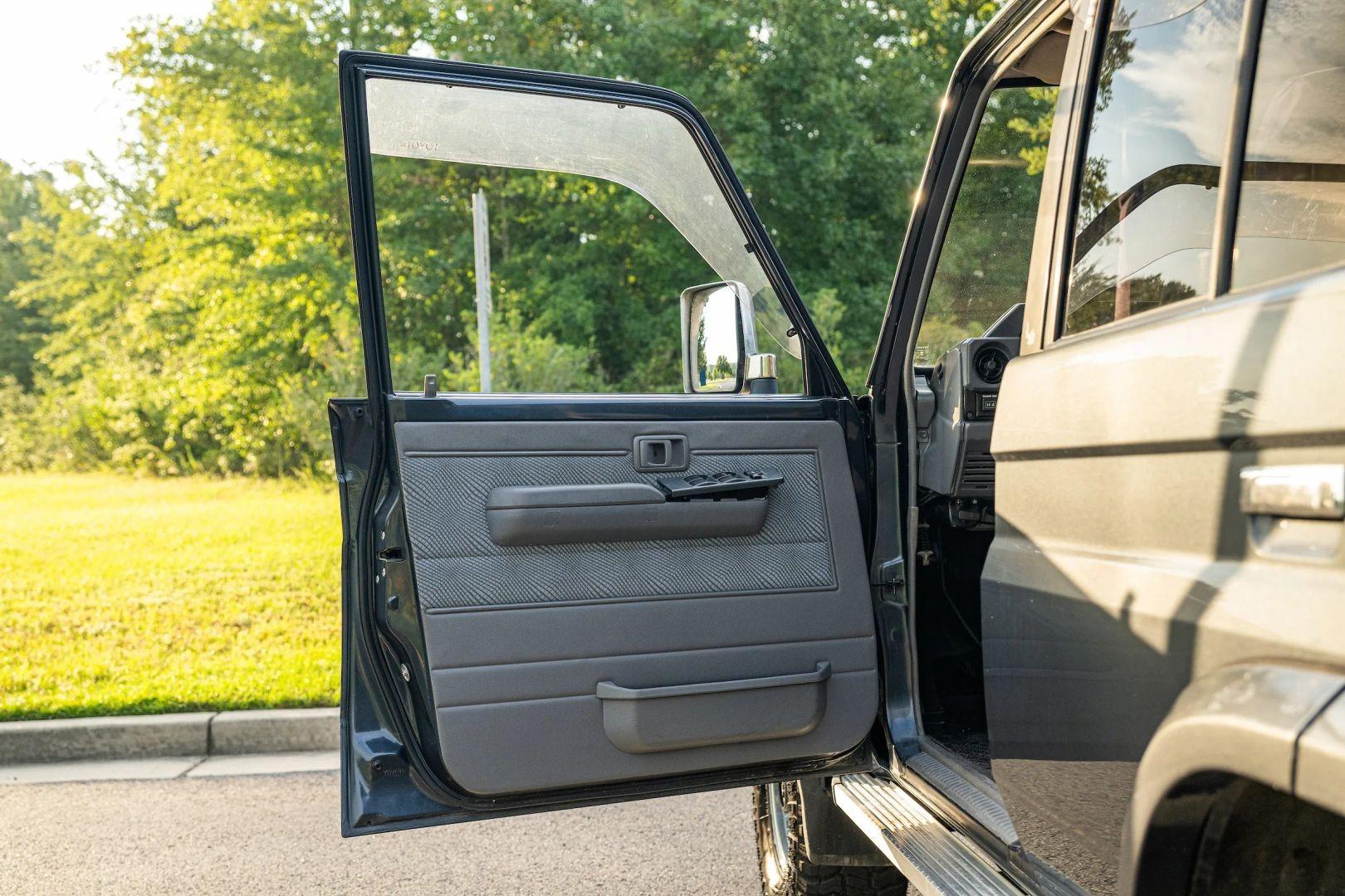 1994 Toyota Land Cruiser KZJ77