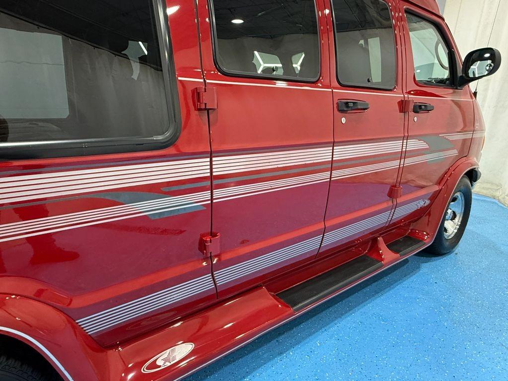 2001 Dodge Ram 1500 Starcraft Van