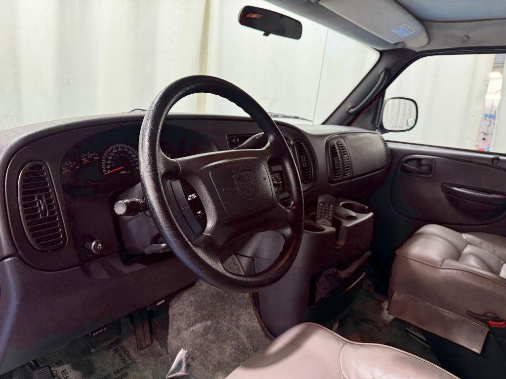 2001 Dodge Ram 1500 Starcraft Van