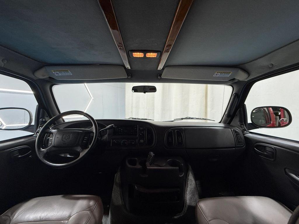 2001 Dodge Ram 1500 Starcraft Van