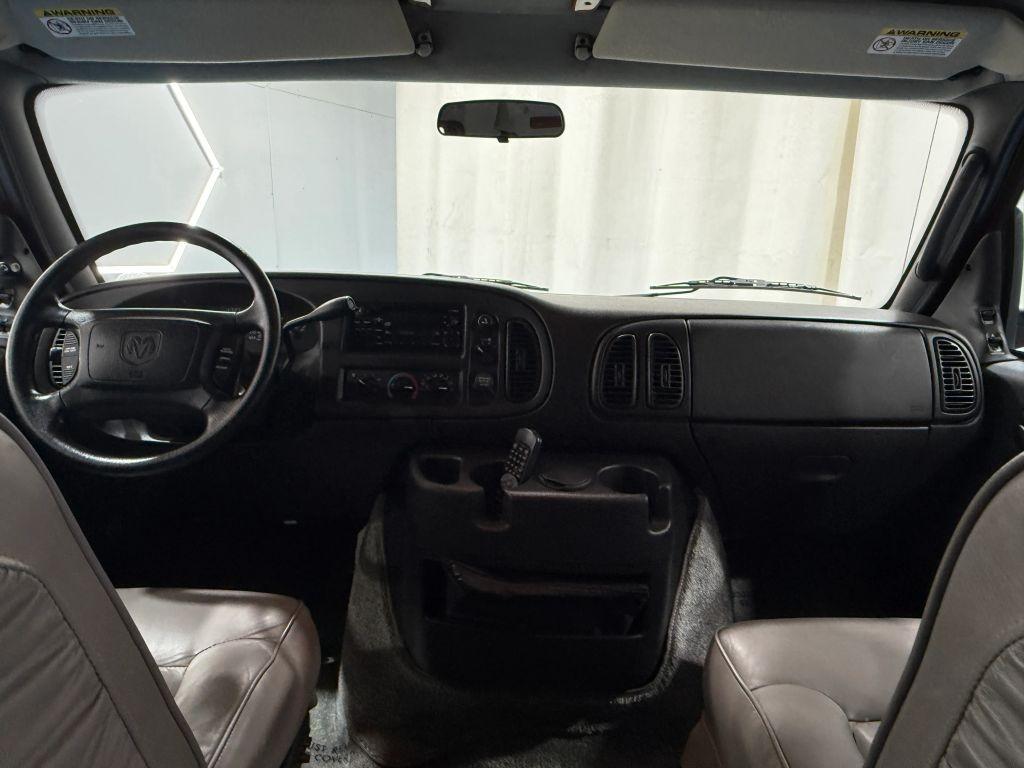 2001 Dodge Ram 1500 Starcraft Van