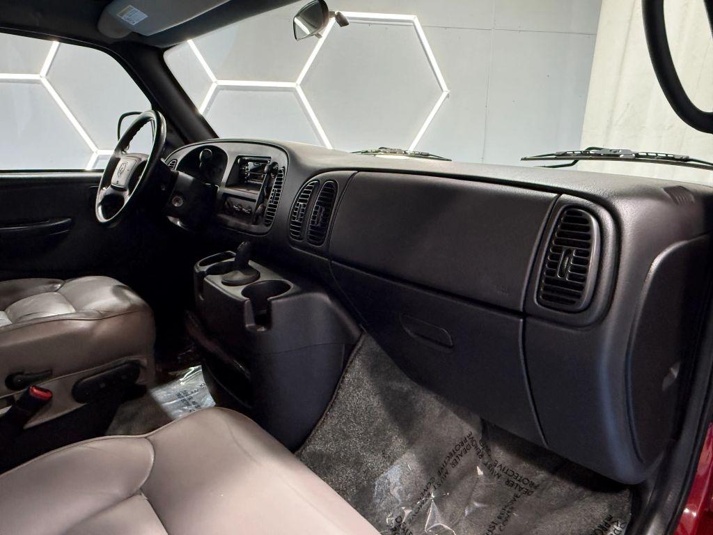 2001 Dodge Ram 1500 Starcraft Van